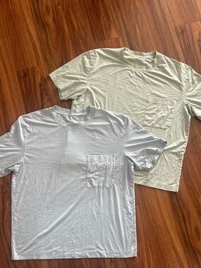 Lululemon the fundamental men’s pocket t’s light blue & green